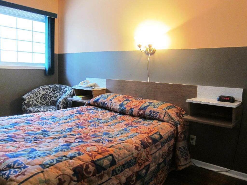 Norfolk Motel Fredericton Room photo